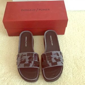 Donald Pliner Cava slide in denim